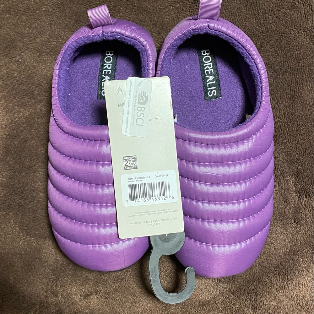 Brand new, Borealis Kids Slippers, size 4 (youth).